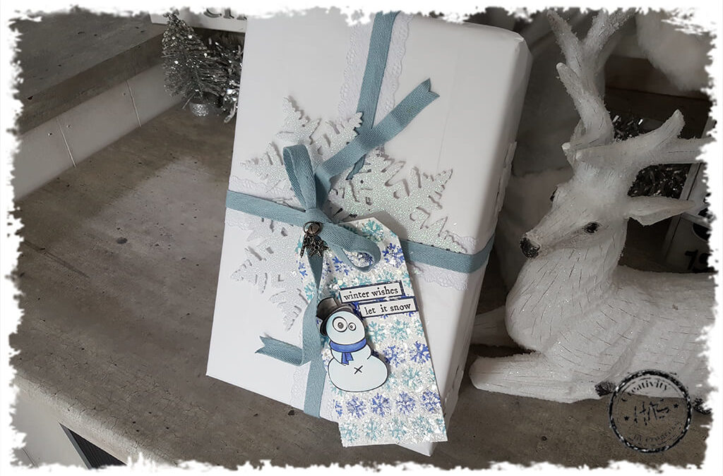 Christmas Wrapping: White & Blue Snowman Box