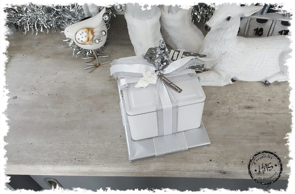 Christmas Wrapping: White & Silver Tin